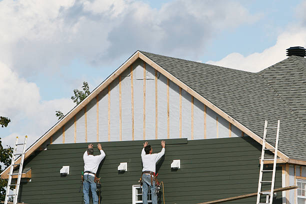 Professional Siding technician working in Shawnee, OH